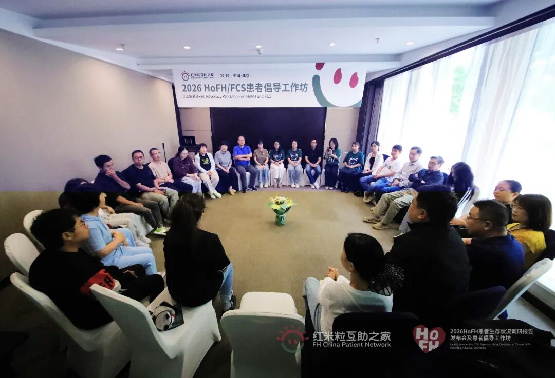 围坐大合影.jpg